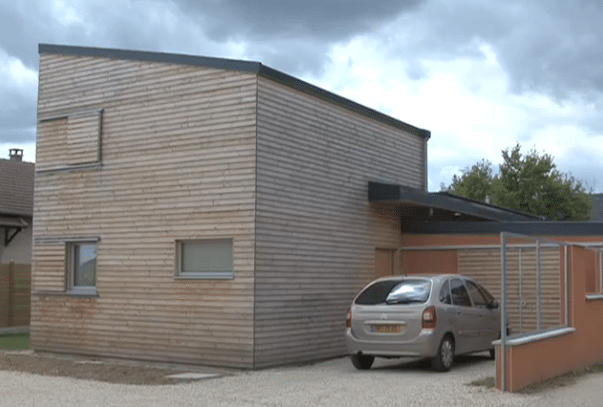 Maison BBC en bois par l&rsquo;architecte Carole Mathevon (dpt 42 – Loire)