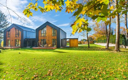 Maisons en bois construites dans le cadre d'un projet d'architecture bioclimatique